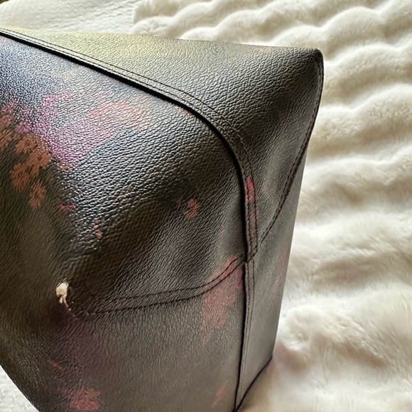 COACH Flower Reversible City Tote ๐ธ๐บ๐ธ๐บ - Picture 10 of 12